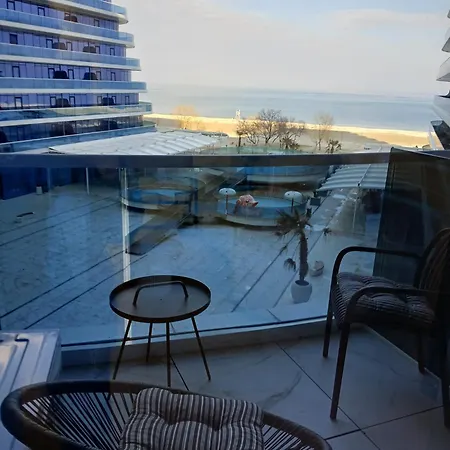 Marina 2 White Titanic Apartment *